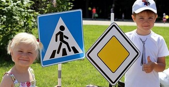 Напоминаем правила дорожного движения для пешеходов, велосипедистов и пользователей электросамокатов