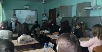 Лицеисты встретились с медиками-волонтерами, которые работали в ковид-стационарах.