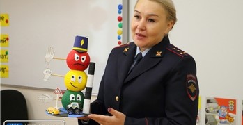 Сегодня первоклассники встретились с инспектором ГИБДД