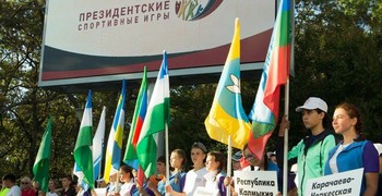 Поздравляем Яну Кондратьеву – за успехи в журналистике она вместе с другими юнкорами области награждена путёвкой в ВДЦ «Орлёнок»!