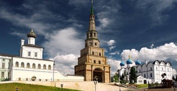 Вы знаете, что Казани уже больше 1000 лет? И при этом она не кажется старым городом! Это потрясающе красивый город с широкими улицами, современными зданиями! Давайте познакомимся!