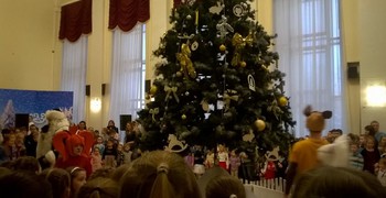 За успехи в учёбе, спорте, активную жизненную позицию шестеро наших лицеистов были награждены билетами на новогоднее представление в драмтеатр