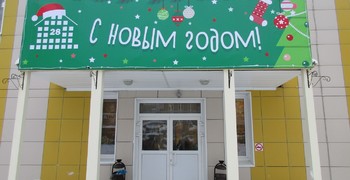 Зайдя в лицей, окажешься во дворце! Под Новый год и такое бывает.