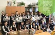 Лицеисты 3-х классов спасли 6 огромных деревьев и одновременно помогли животным.