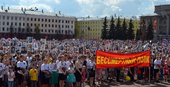 Лицеисты ЛИнТех №28 уже в седьмой раз приняли участие в акции «Бессмертный полк»