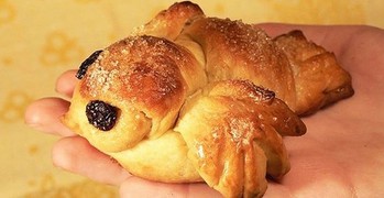 Семья Неустроевых научилась стряпать жаворонков! А вы не хотите попробовать? 